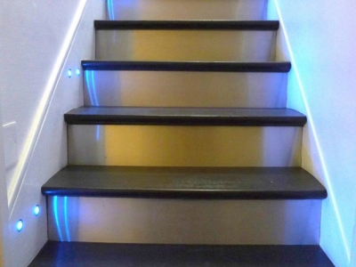 Réaliser des contremarches d'escalier en inox