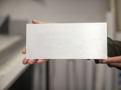 Pourquoi choisir une plaque en aluminium anodisé ?